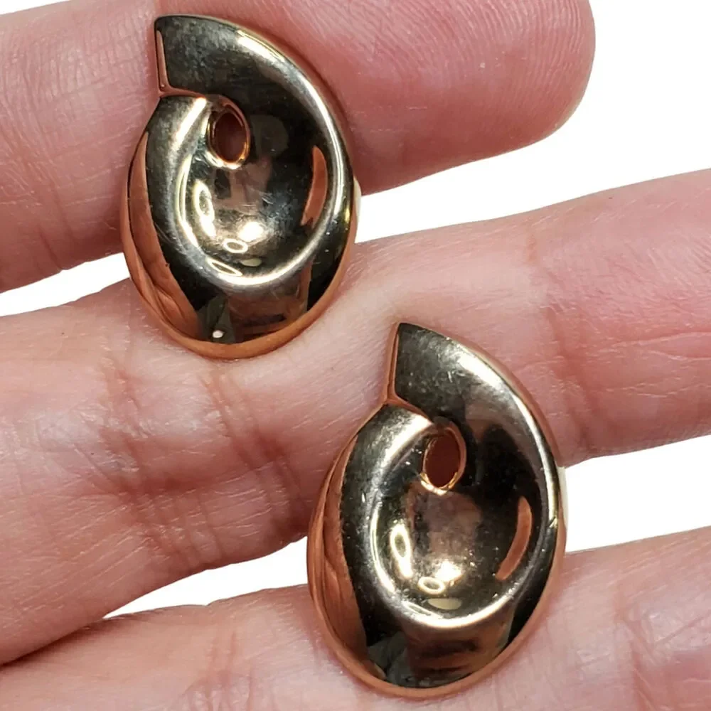 Swank Gold Tone Tear Drop Cufflinks Signed Corpcore